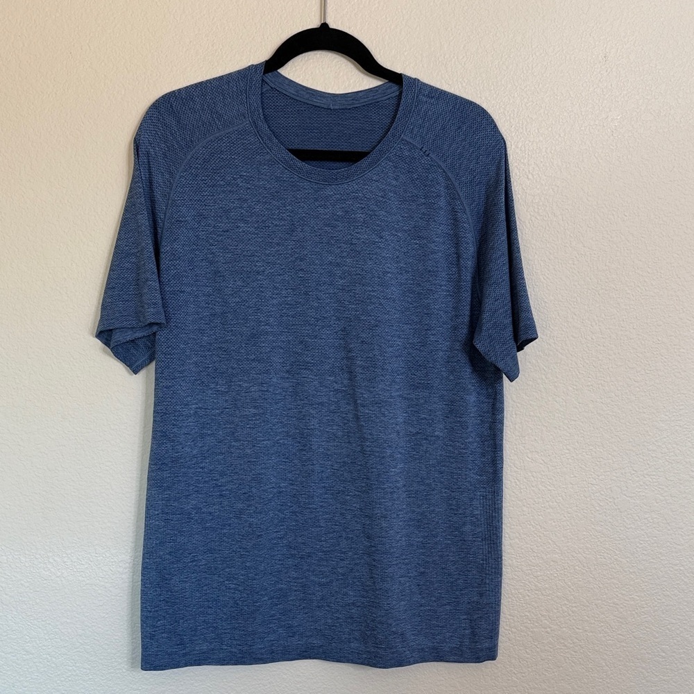 Lululemon Swiftly short sleeve top men’s large blue EUC